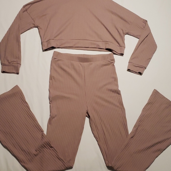 Forever 21 Cropped 2 Piece Set - Picture 2 of 4